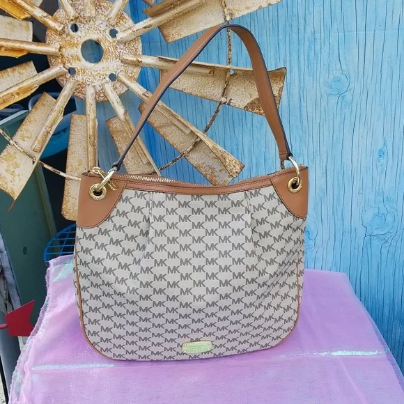 Michael Kors Beige/Brown Signature Coated Canvas and Leather Jet Set Hobo NWT - Picture 12 of 12
